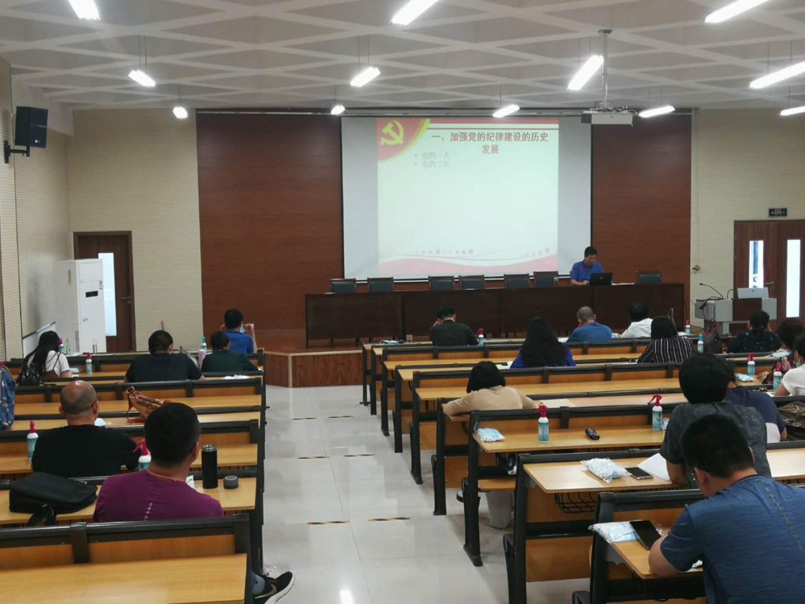 D:\日常党建工作\555电影
党员政治理论学习党日活动党课等\微信图片_20200619104754.jpg